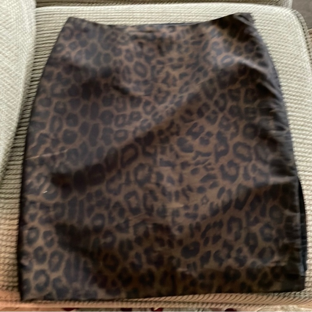Club Monaco leopard print skirt (sz 10)